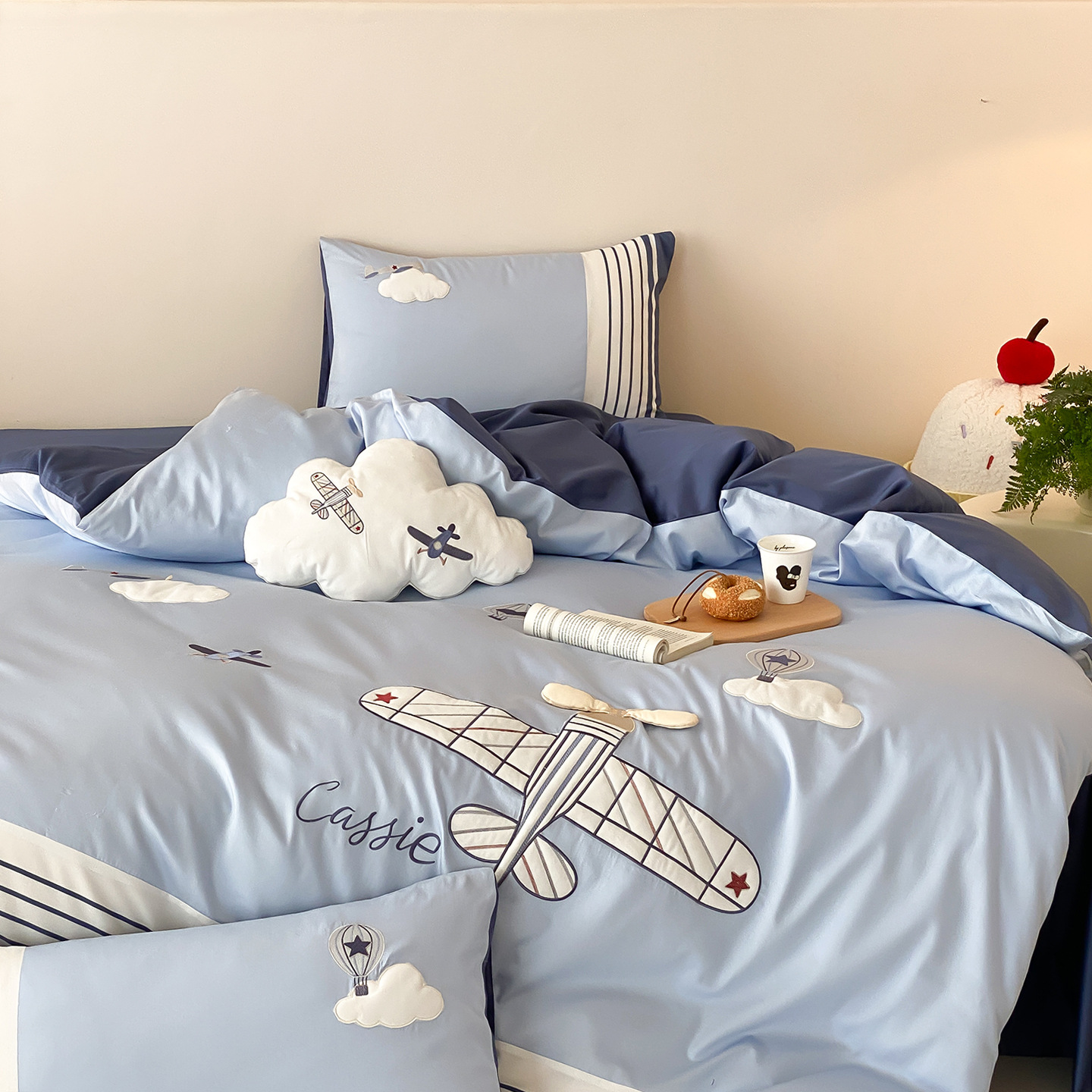 Boy's Cartoon Airplane All-Cotton Four-Piece Set, Pure Cotton 100-Count Long-Staple Cotton Brushed Fabric with Patch Embroidery Bedding