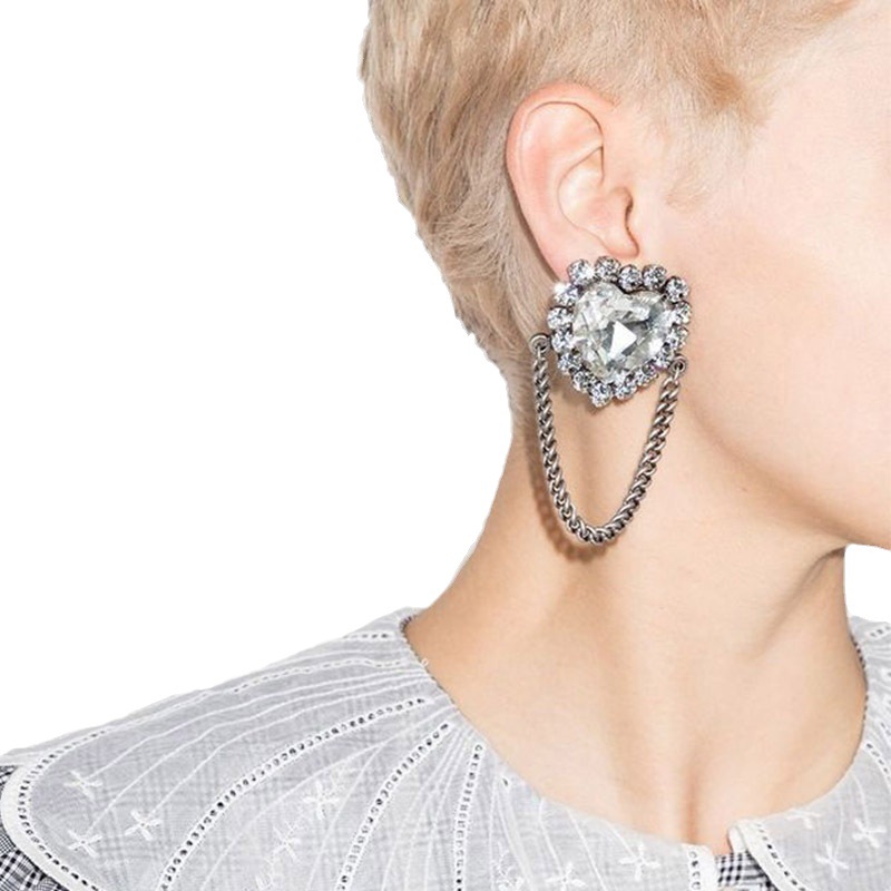 Moda amor oído clip sin piercing simple rhinestone pendientes alto sentido nicho joyería pendientes femeninos