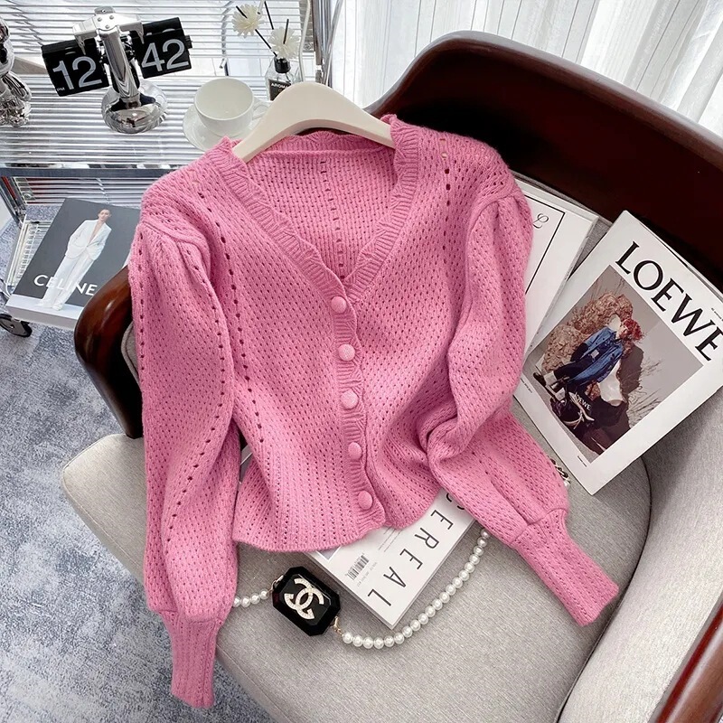 Knitted cardigan sweater, women's spring and autumn stylish top, paired with high-waisted jeans and a short top Knitted cardigan sweater, women's spring and autumn stylish top, paired with high-waisted jeans and a short top