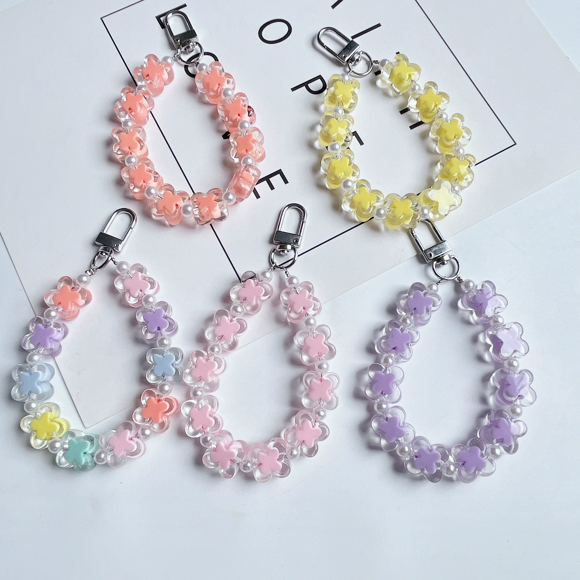 Аcrylic beaded bracelet handmade, beads, accessory, accessories, headphones, keychain, four-leaf clover, DIY