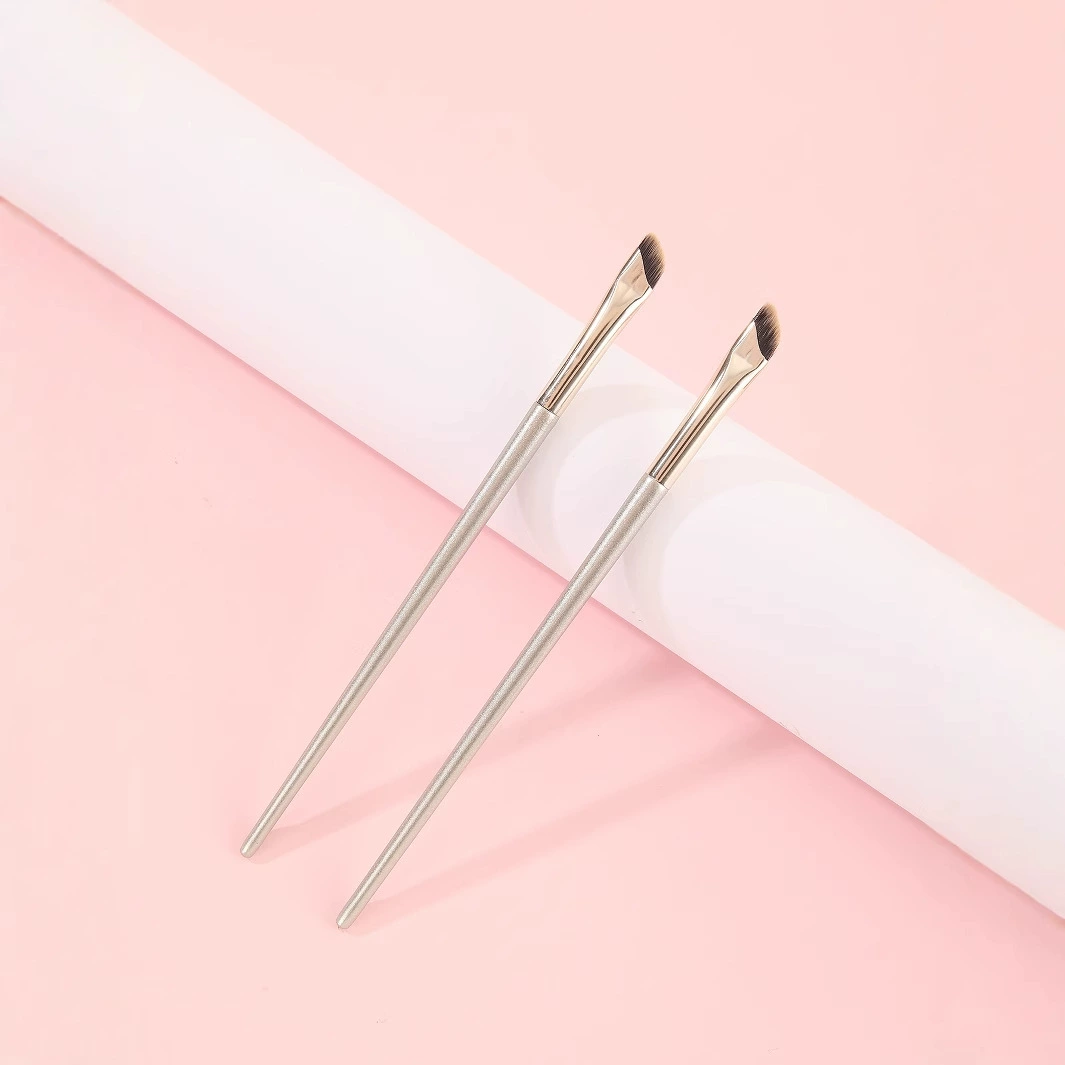 Рекомендуется для начинающих: набор кистей для макияжа с позолоченным серпом, кисть для подводки глаз с лезвием, кисть для теней для носа, кисть для шелкопряда.