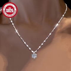女性用ネックレス、多用途、ハイエンド、シングルダイヤモンドペンダント、鎖骨チェーン、ニッチ、軽い高級感、シンプルな親友ペンダントアクセサリー