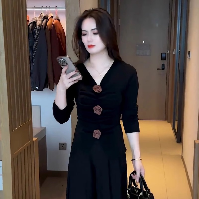 时尚洋气套装女2025春秋季新款立体花朵打底衫显瘦阔腿裤两件套潮|undefined