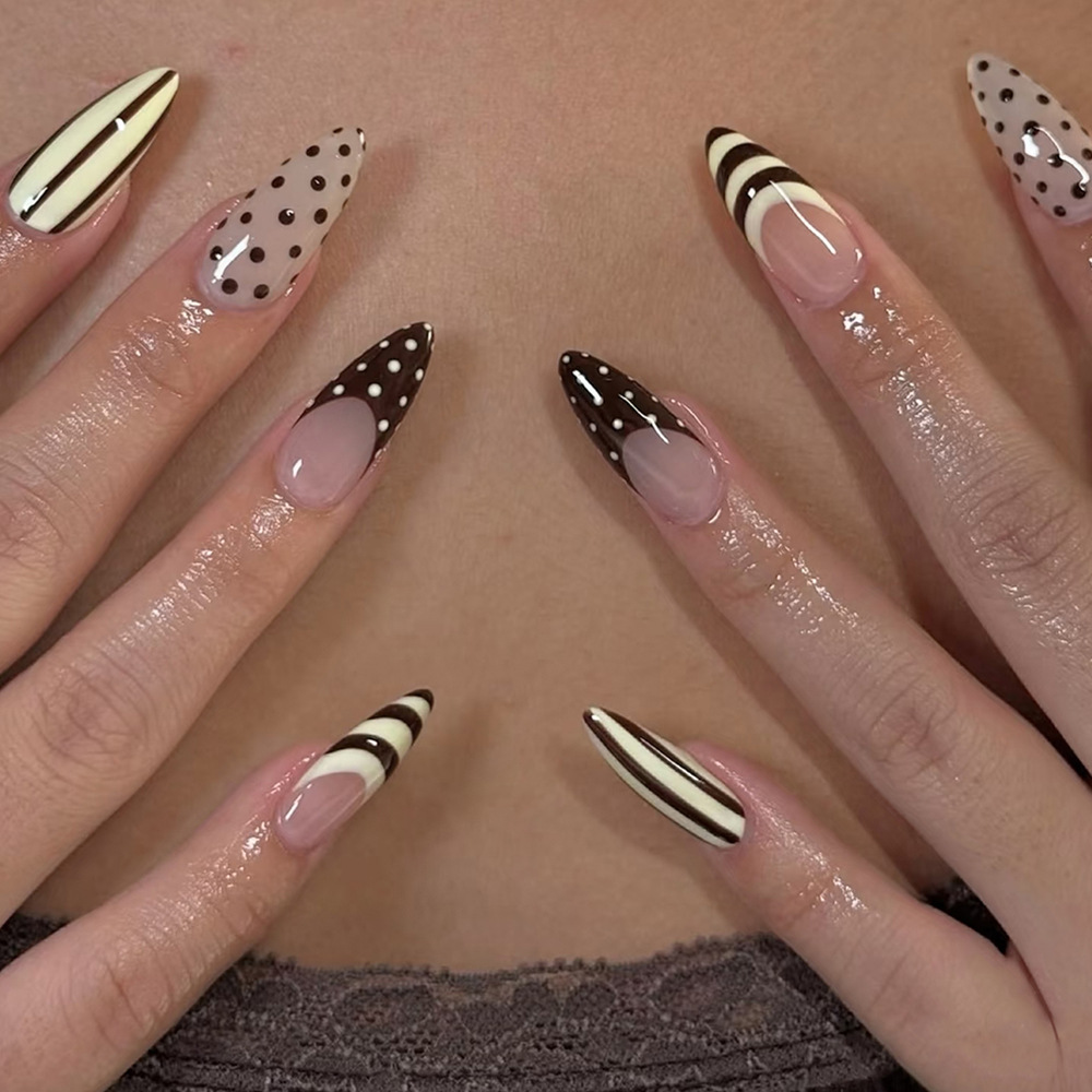 Uñas de uñas largas portátiles Parche de uñas postizas desmontables Sensación de alto nivel Venta al por mayor de uñas portátiles de venta caliente transfronterizas