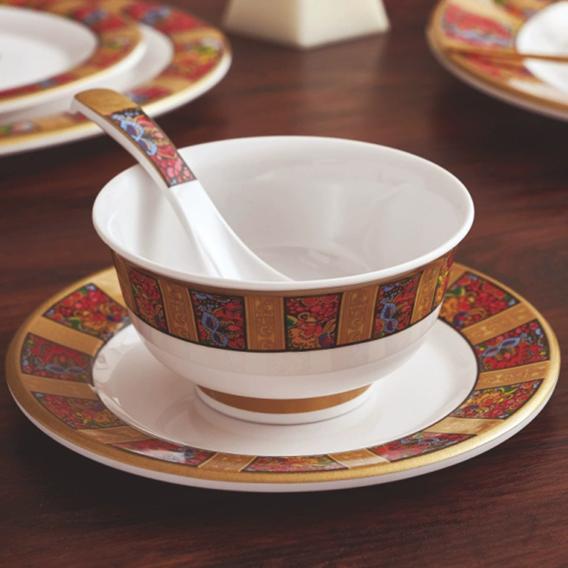 Китайский ресторан красный ресторан с круглыми блюдами