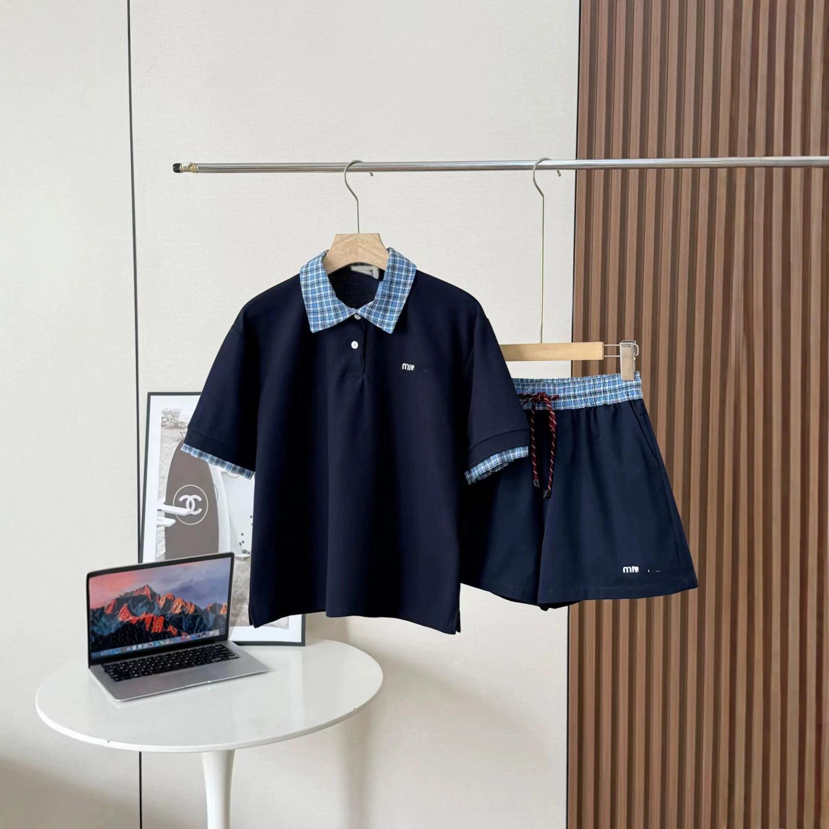High-quality MIU (Miu brand) 2025 new plaid collar polo short-sleeved shirt with classic small lettering on the chest, casual round neck T-shirt.