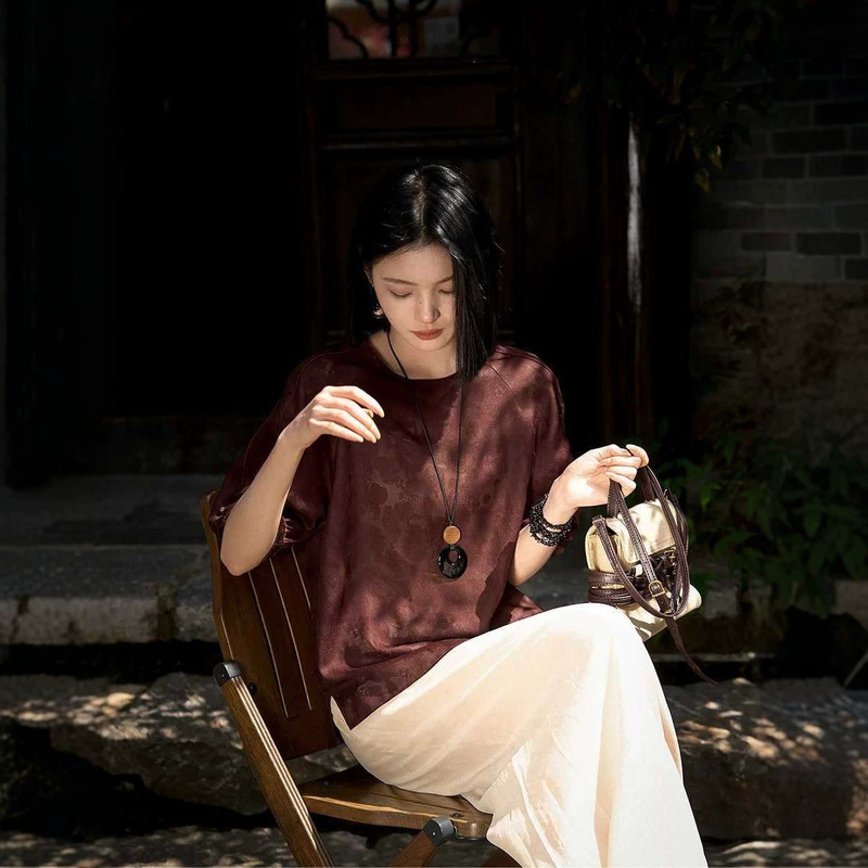Coral Red Cloud Silk Loose Round Neck Short-Sleeve Silk Blouse for Women 2026 Summer Xiangyun Silk Shirt for Women Coral Red Cloud Silk Loose Round Neck Short-Sleeve Silk Blouse for Women 2026 Summer Xiangyun Silk Shirt for Women