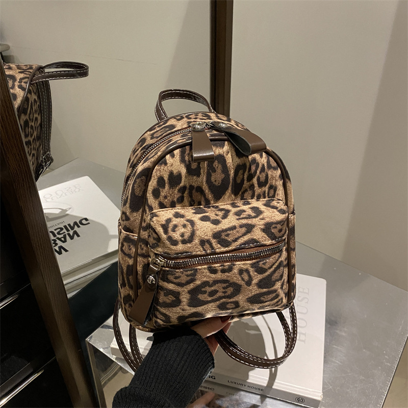Este año popular nicho leopardo mochila de mujer 2024 nueva moda invierno versátil mochila mini mochila