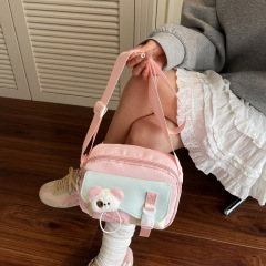 小さなバッグ女性のクロスボディ軽量ショルダーバッグ 2025 新作春小さな新鮮でかわいい学生小さな正方形バッグ子供