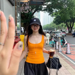 中国のトレンディなブランドオレンジの女性用サマーキャミソール、スリムフィット、ハイエンド、ショート、スリムで多用途のホットガールトップトレンディ