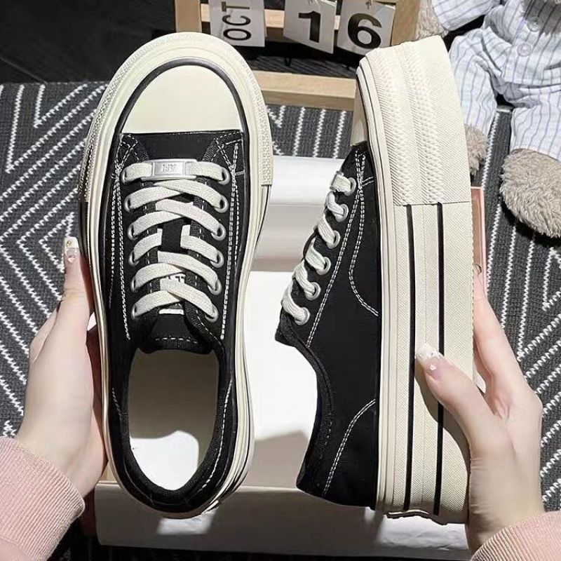 Chaussures en toile américaine pour femmes, semelles épaisses, augmentation de la hauteur, nouvelles chaussures blanches printemps 2024, chaussures de planche décontractées de style universitaire_voghion.com