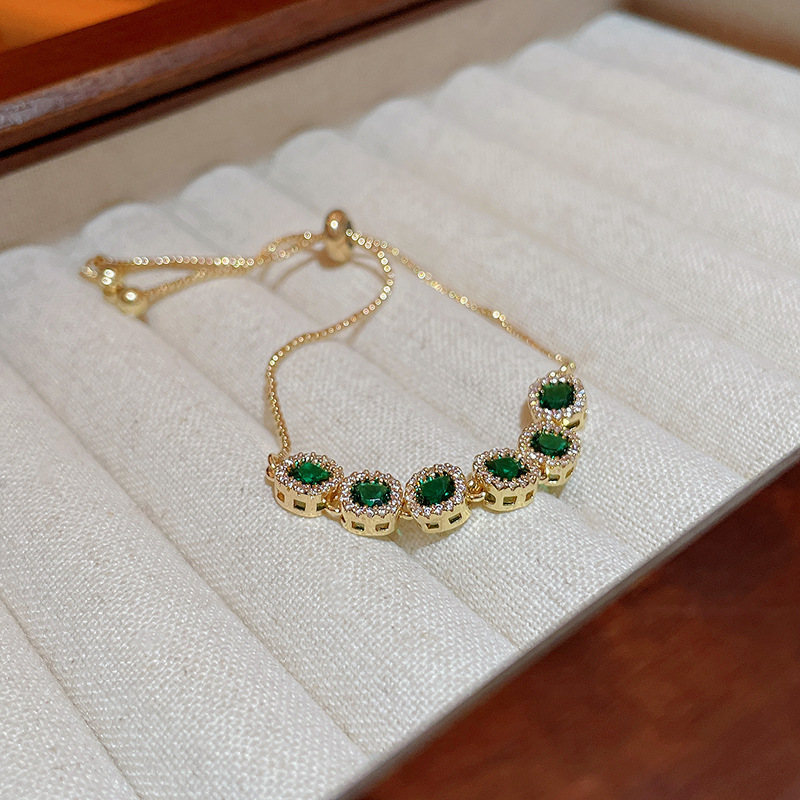 Pulsera de mariposa ovalada de diamantes de galvanoplastia de oro real Pulsera ajustable de estilo de palacio de lujo ligero Pulsera de moda de alta calidad para mujer