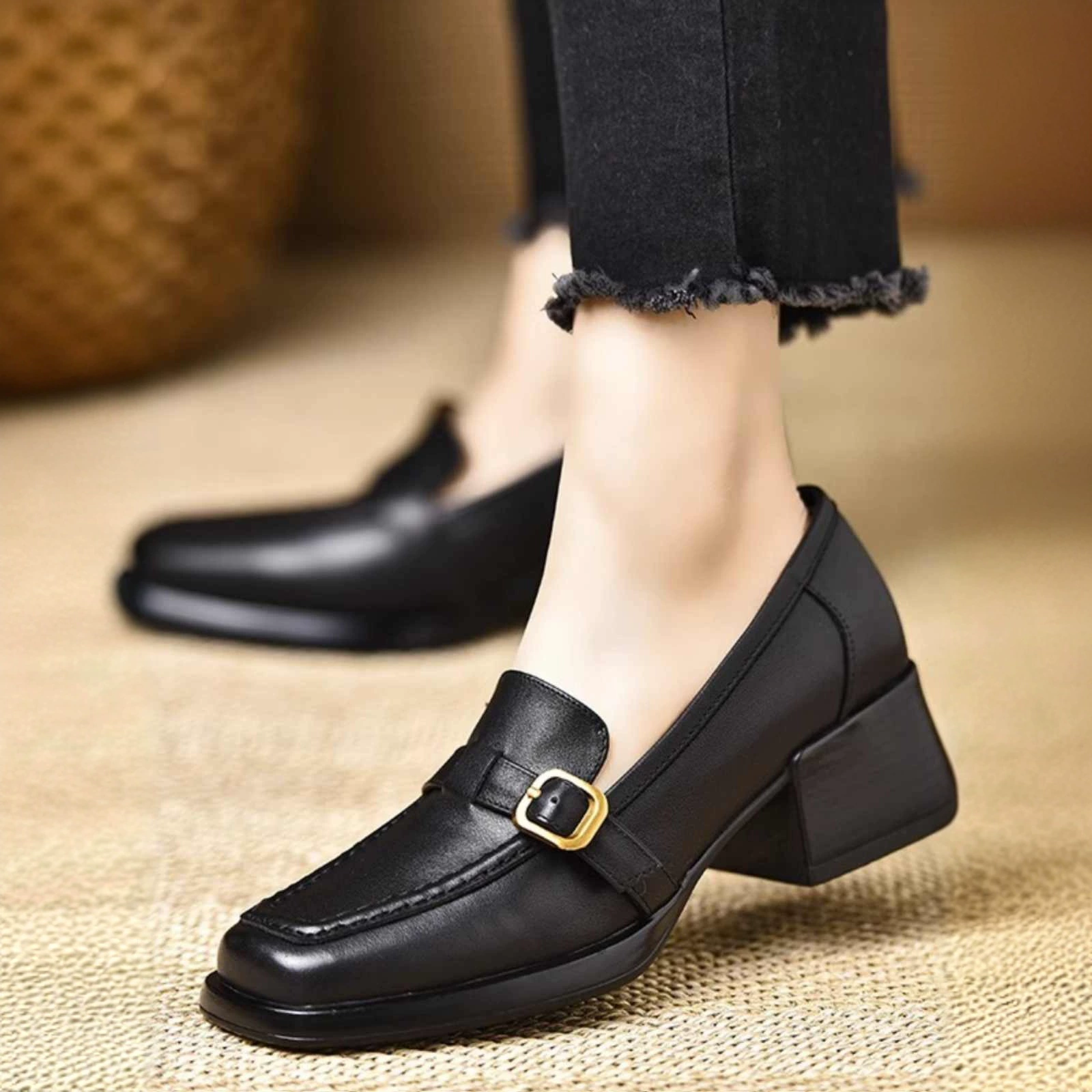 Мягкие кожаные французские черные туфли на толстом каблуке Lefu весной 2025 новый английский стиль ретро мягкая кожа мягкая подошва одиночные туфли женские zj