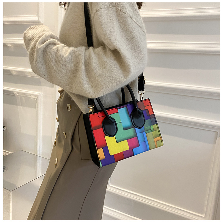 Contrasting Color Stitching Autumn 2021 New Wave Fashion Shoulder Bag display picture 7