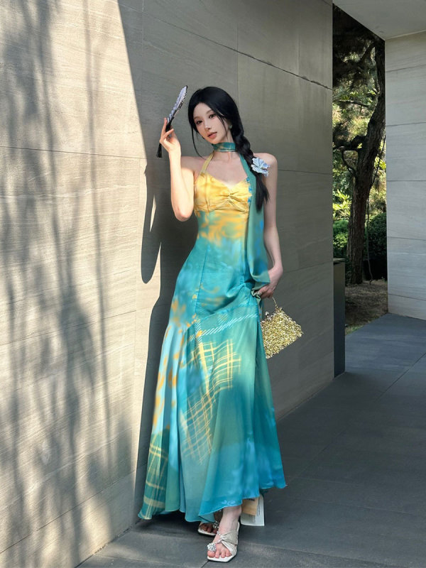 连衣裙女夏海边度假系带挂脖民族风孔雀蓝收腰显瘦露背长款吊带裙|undefined