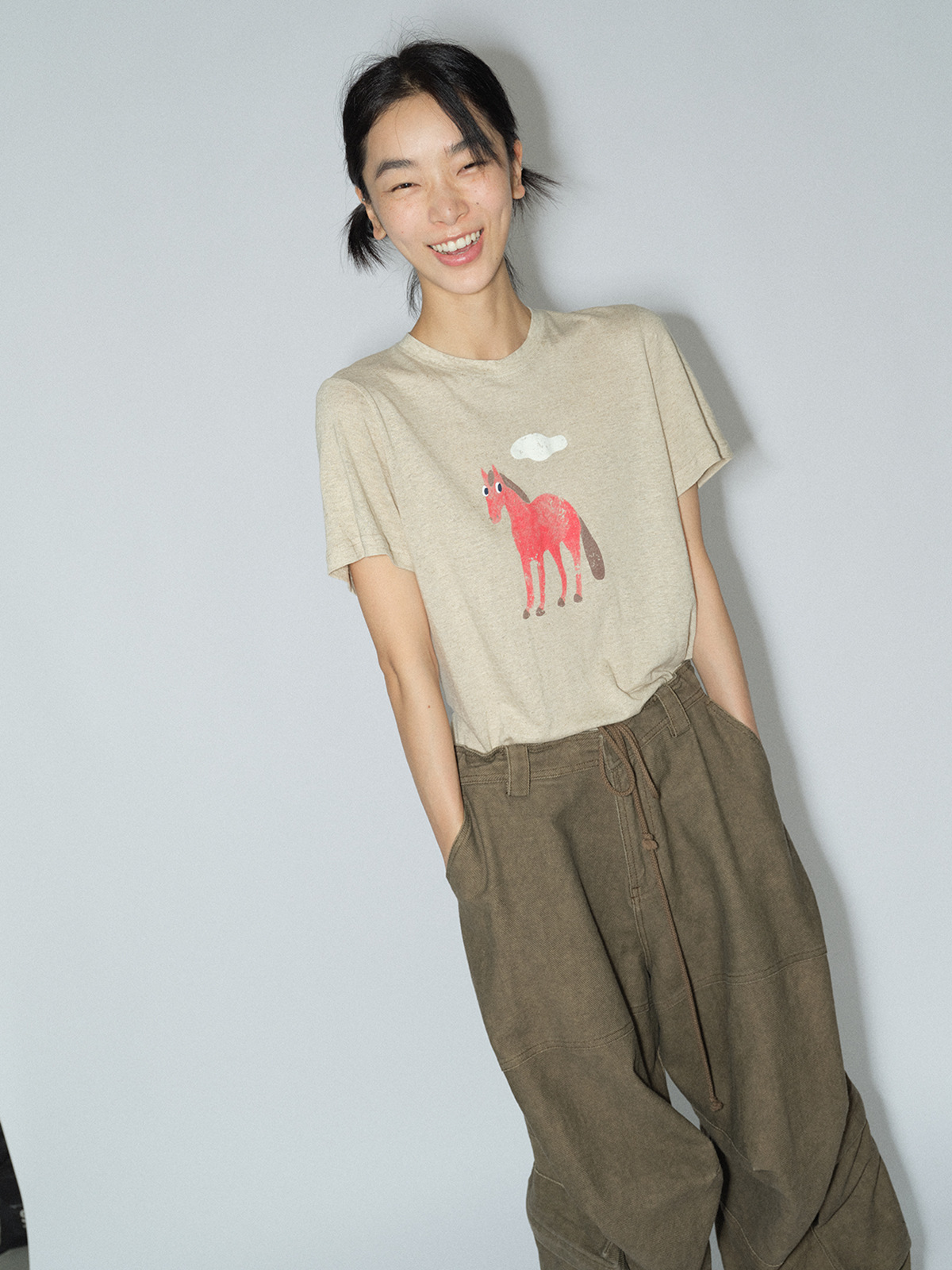 [知識時] 新商品の亜麻通気性ポニープリント丸襟半袖ゆったりカジュアルtシャツの上着の女性v 8208