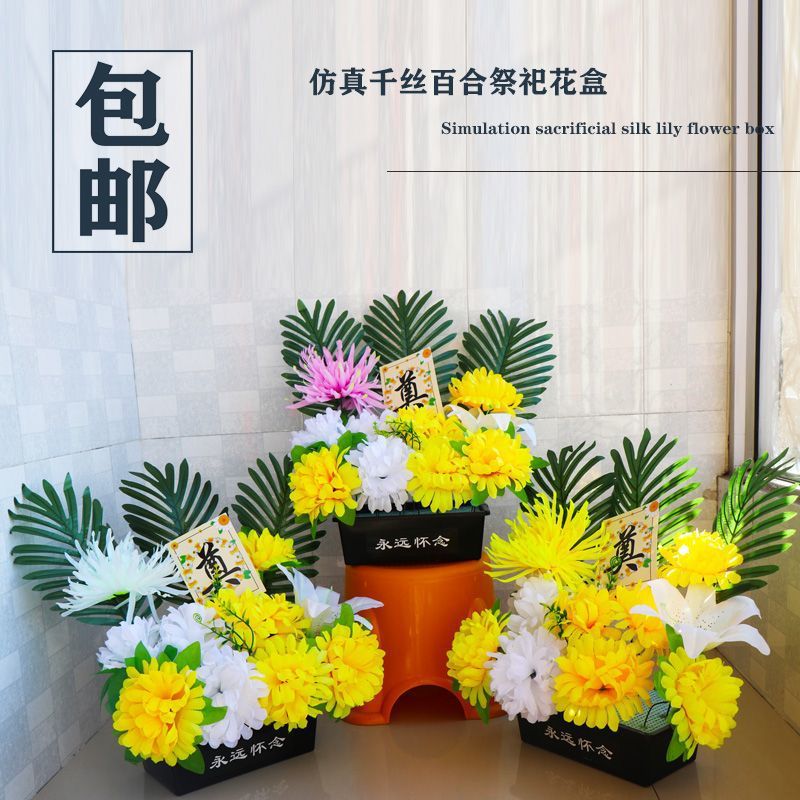 Ching Ming Festival simulation hand holding sacrificial supplies