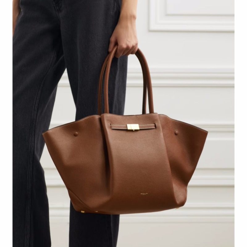 Demellier Wing-Shaped Dumpling Bag, Large-Capacity Tote Bag, New York Bag, Crossbody Commuter Bag with Magnetic Buckle Design