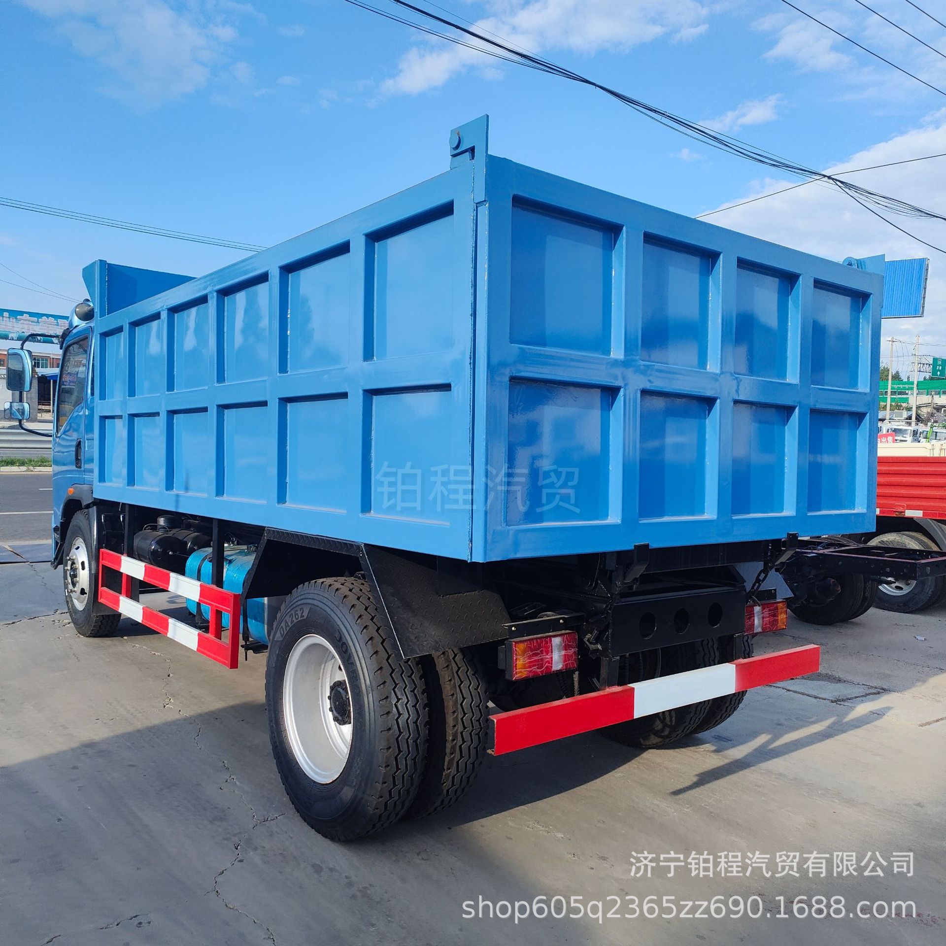 Cross-border export to Africa: Sinotruk Howo rear-tipping dump truck, 3-ton, 5-ton, 10-ton muck transport vehicle