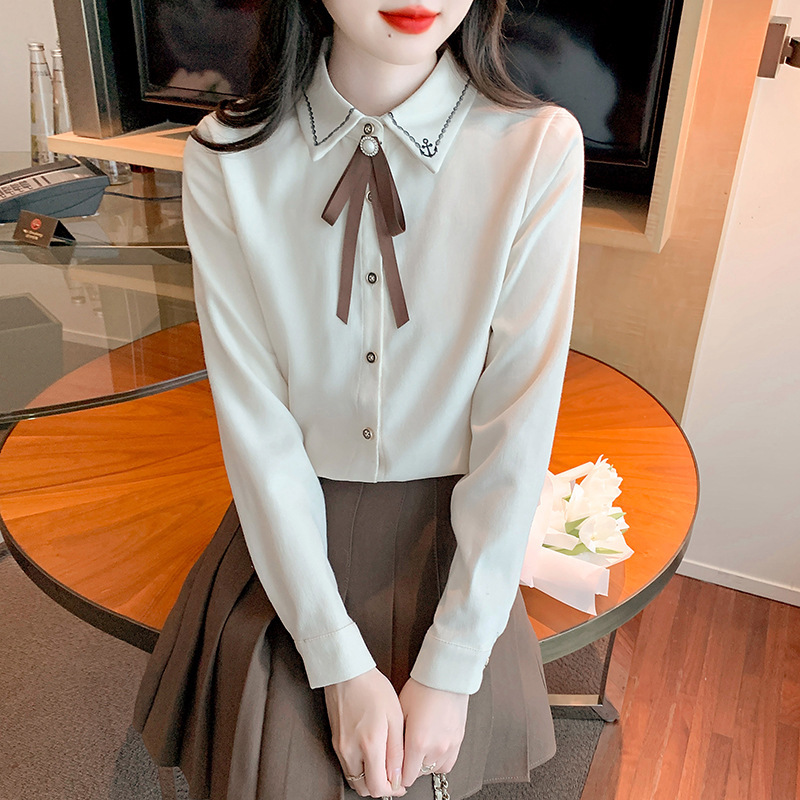通勤気質のシャツの女性は2024年の春と秋に毛を磨いて優雅な長袖の襟のデザイン感を厚くします。|undefined
