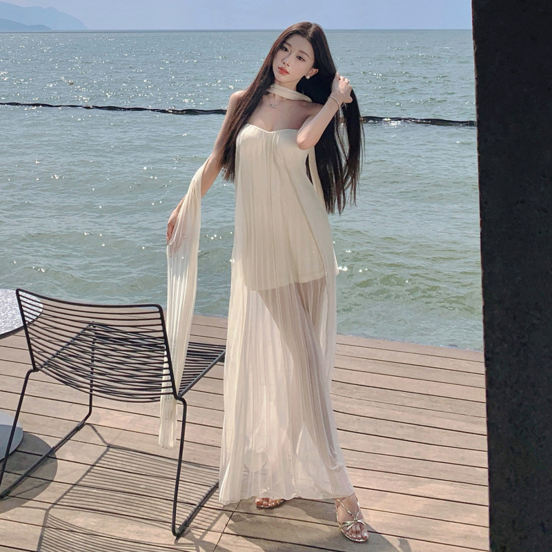 高级感纯欲风度假连衣裙夏季小众氛围感抹胸长裙三亚巴厘岛沙滩裙|undefined