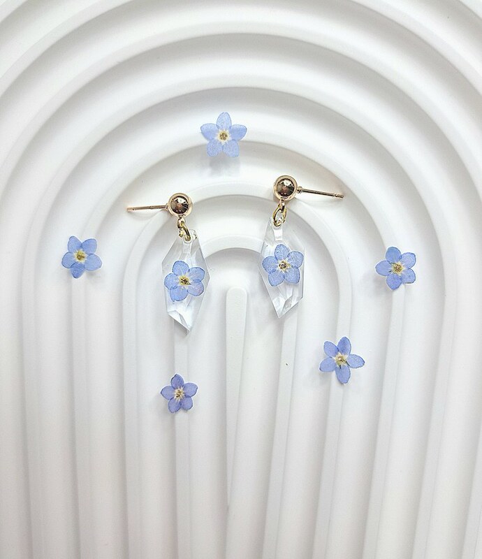 Forget-me-not earrings, commemorative jewelry, handmade dried flower resin earrings, pressed flower pendant, for her