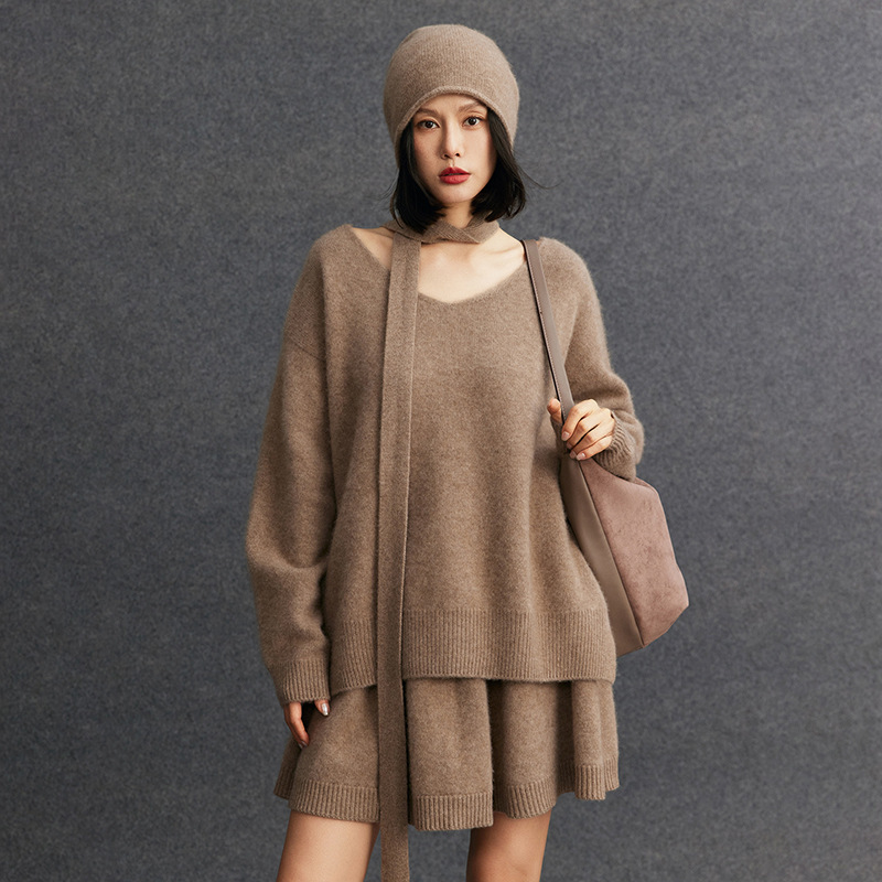 Cashmere Women's V Neck Off-Shoulder Loose Lazy Casual Versatile Cashmere Sweater Autumn and Winter New Two-Piece Skirt Cashmere Women's V Neck Off-Shoulder Loose Lazy Casual Versatile Cashmere Sweater Autumn and Winter New Two-Piece Skirt