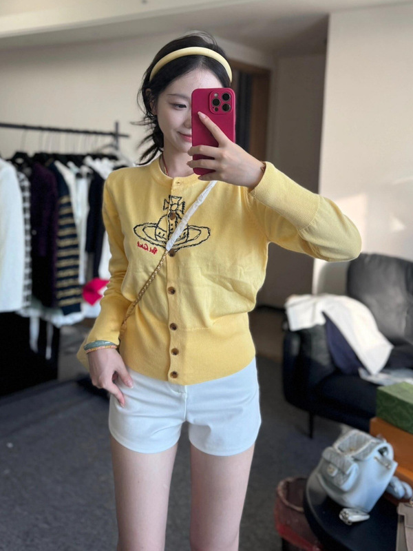 西太后开衫黄色卡通土星毛衣女修身显瘦长袖圆领针织开衫带纽扣25|undefined