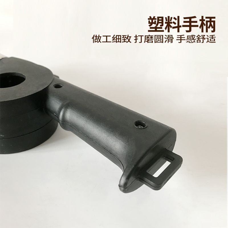 屋外の手を振ってバーベキューをします。キャンプの火を起こす道具は炭素をつけます。|undefined