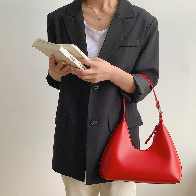 Femmes Toutes Les Saisons Faux Cuir Couleur Unie Mode Forme D'oreiller Fermeture Éclair Sac Sous Les Bras display picture 4