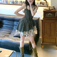 纯欲风辣妹碎花拼接牛仔吊带连衣裙女2025夏季新款收腰字短裙子