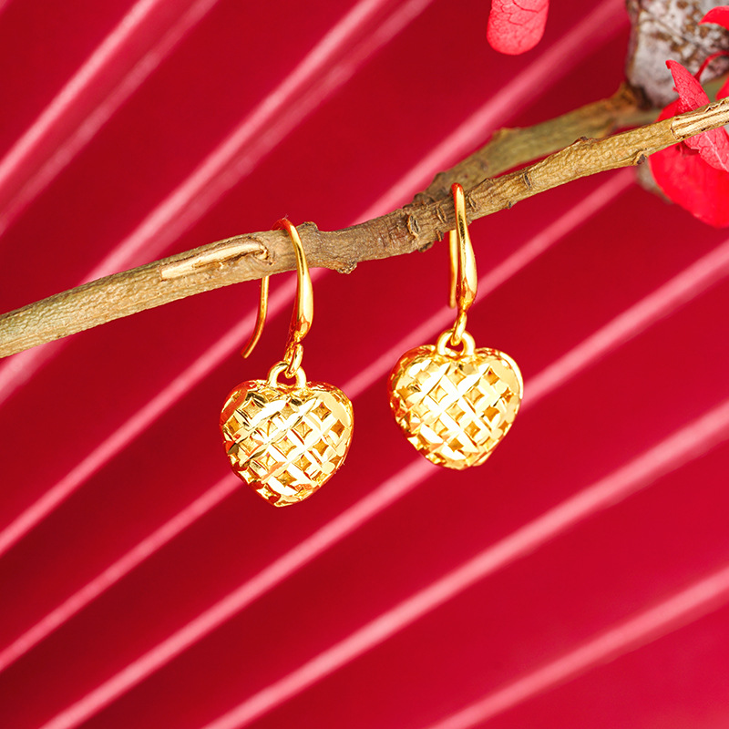 Vietnam oro amor oído gancho tejido hembra melocotón corazón gotas para los oídos hueco de aleación de cobre retro todo fósforo Pequeño Libro Rojo mismo caliente