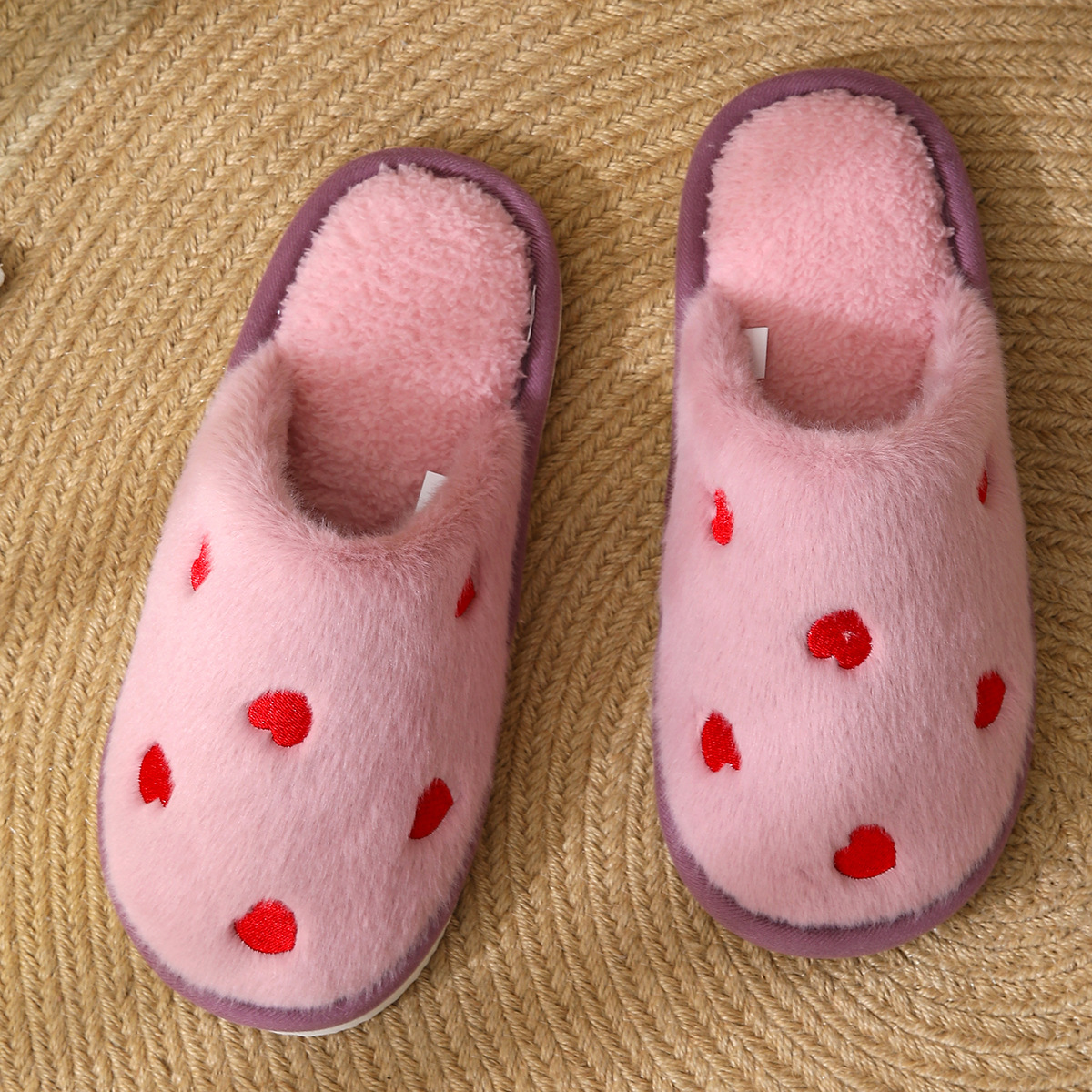Zapatillas de algodón para mujer en otoño e invierno, zapatillas de algodón de interior de nuevo estilo para el hogar, además de terciopelo para mantener el calor y las zapatillas peludas de amor con