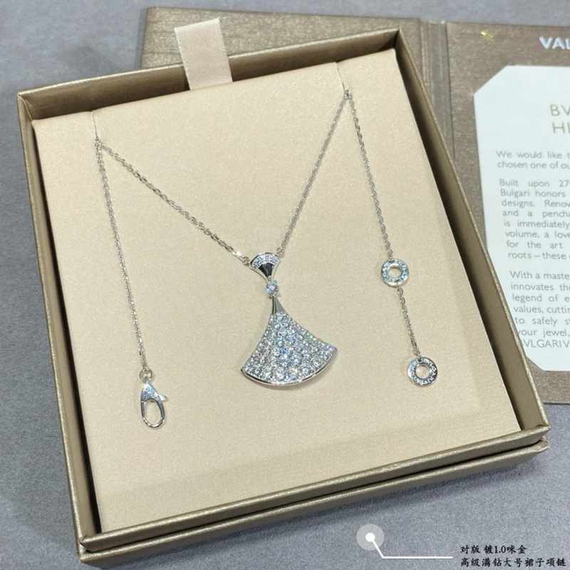 女性用の高バージョンの扇形の小さなスカートネックレス、スターリングシルバーメッキ18Kゴールドライト高級ホワイトマザーオブパール鎖骨チェーン大きな扇形ペンダント|undefined