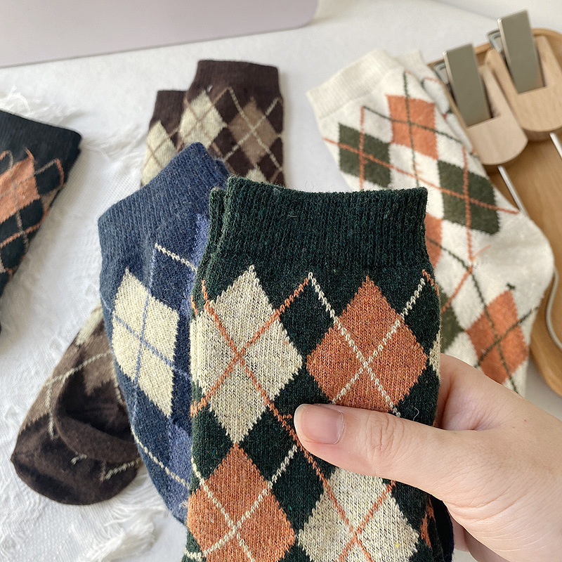 Woolen women in autumn and winter, diamond grid thickened warm middle tube pile for women's socks_voghion.com