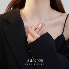 ガジュマルの木の下のs925銀のフランス式のジルコンのネックレスの女性insの冷たい風の百合の鎖の精巧で高級感の首の鎖