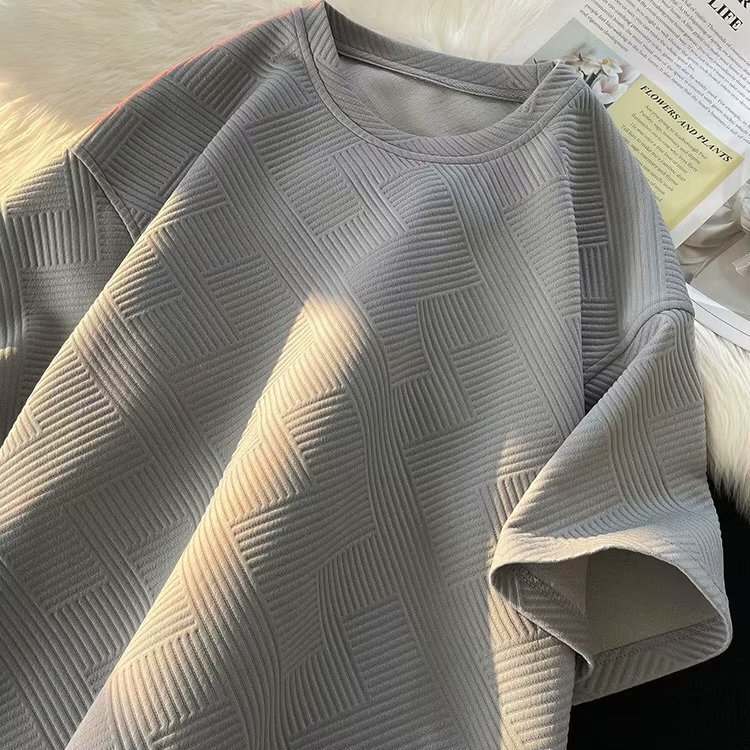 Cuello geométrico con abertura en la espalda Gris