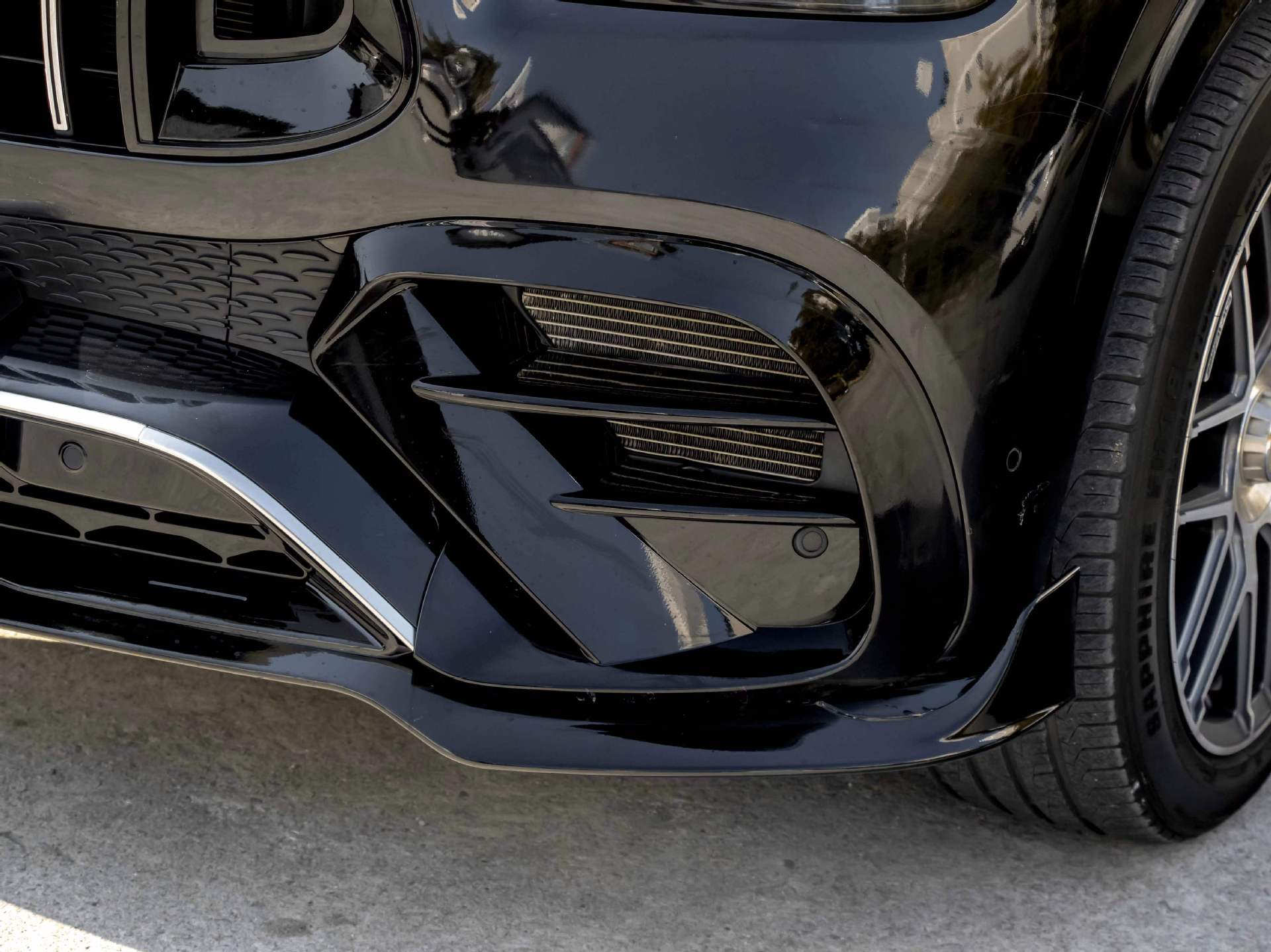 Suitable for 20-25 New Model W167 Mercedes-Benz Gle63S Amg Upgrade Surround Kit with Gloss Black Front Lip, Vent Grille