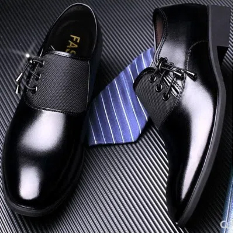 Zapatos de cuero para hombre Zapatos de boda de negocios de cuero brillante pulido de moda de los hombres de Punta puntiaguda retro británicos zapatos de cuero de una sola capa entrega de una sola pieza