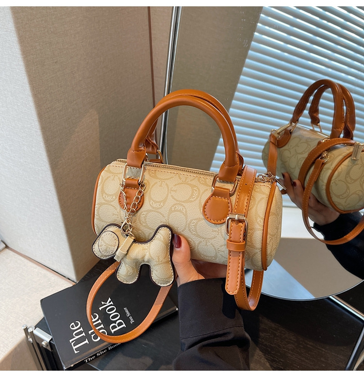 The 2025 summer new small handbag for women, the Boston bag, is casual, versatile, elegant, and has a high level of appearance. It is a trendy hand-held crossbody bag undefined