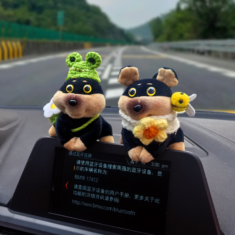 Adornos de coche Pantalla de control central de coche Pantalla de fiesta Decoración de pantalla de abeja Muñeca de perro Muñeca de coche Lindo