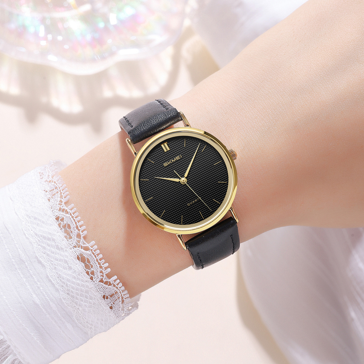 Momento de venta transfronteriza de moda moda de mujer simple reloj de pulsera ligero de lujo correa impermeable reloj de cuarzo al por mayor