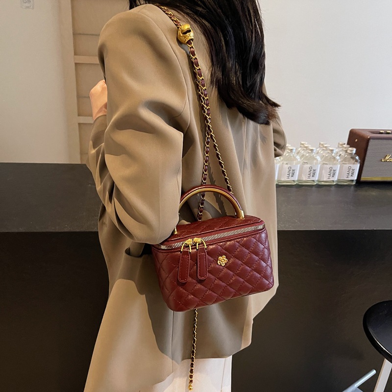 Xiaoxiang estilo de cadena de diamond bolso cuadrado 2024 nuevo bolso de caja de moda de mano popular bolso de mochila versátil