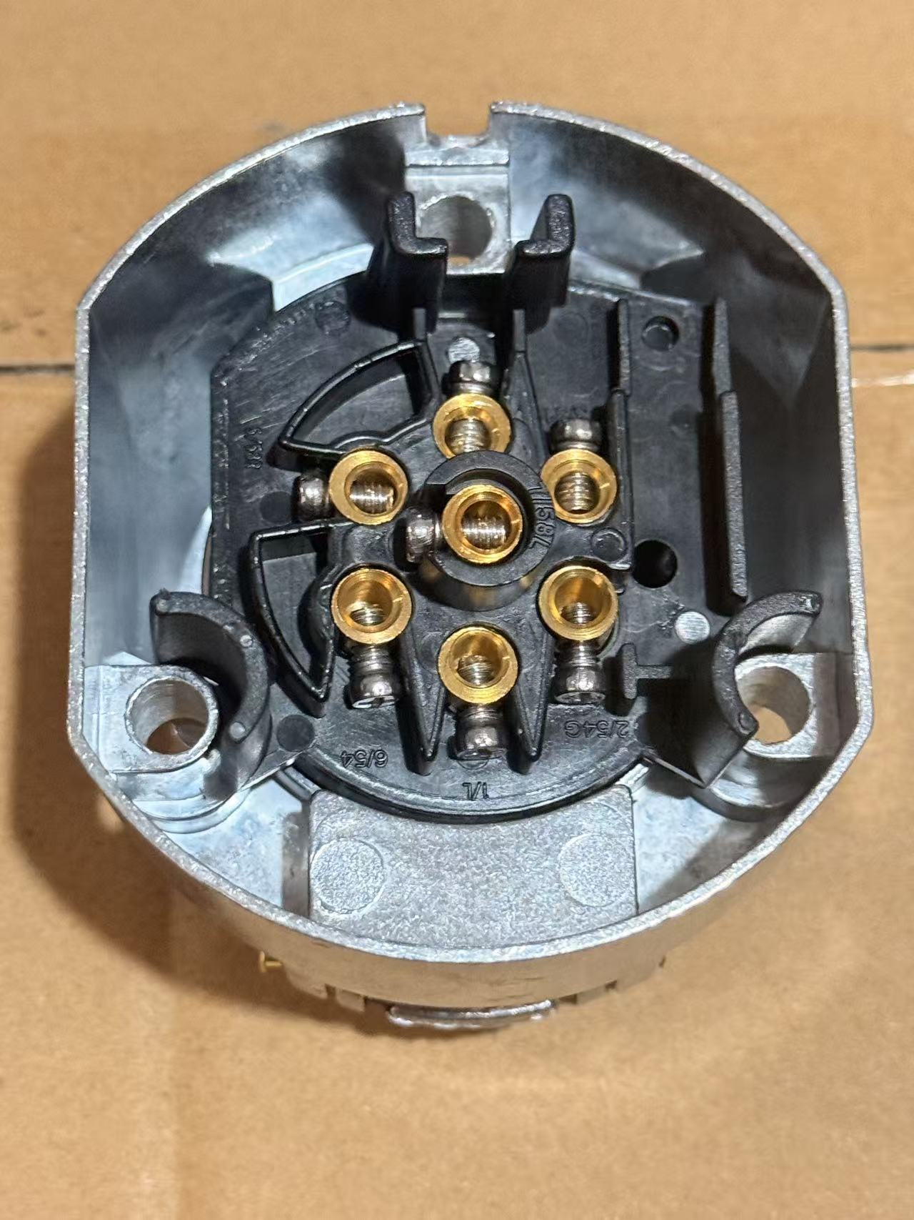 European-Style 7-Core Trailer Power Conversion Interface Aluminum Alloy Socket 7-Hole Tail Light Brake Light Signal Connector