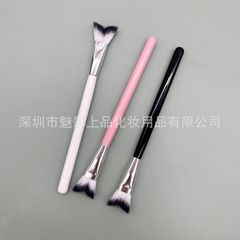 新商品の魚の尾の鼻の影のブラシの柔らかい毛のハイライトのブラシのv型は明るくて山の根を磨いて粉を食べないで顔の化粧道具に合います。