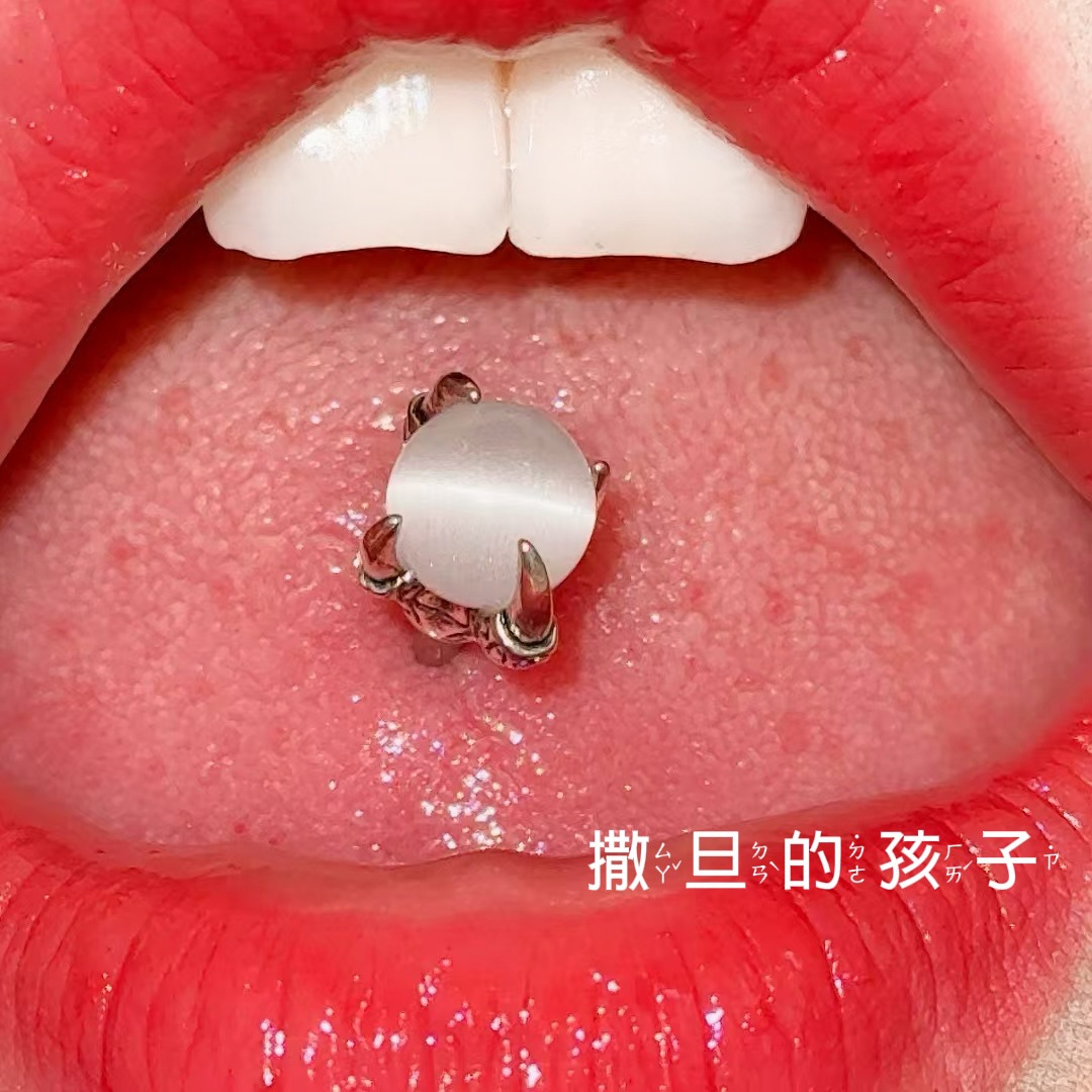 Pointed titanium steel lip stud product view