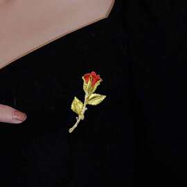 随变 立体红玫瑰花胸针ins潮防走光扣针女胸花个性别针扣固定扣