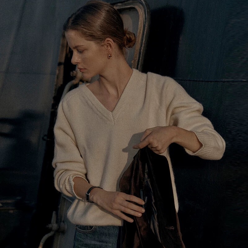 Nw Sweater Han Dai Wu Director's Same Style All Wool V-Neck Slimming Loose Lazy Sense Small Women's All-Match Top