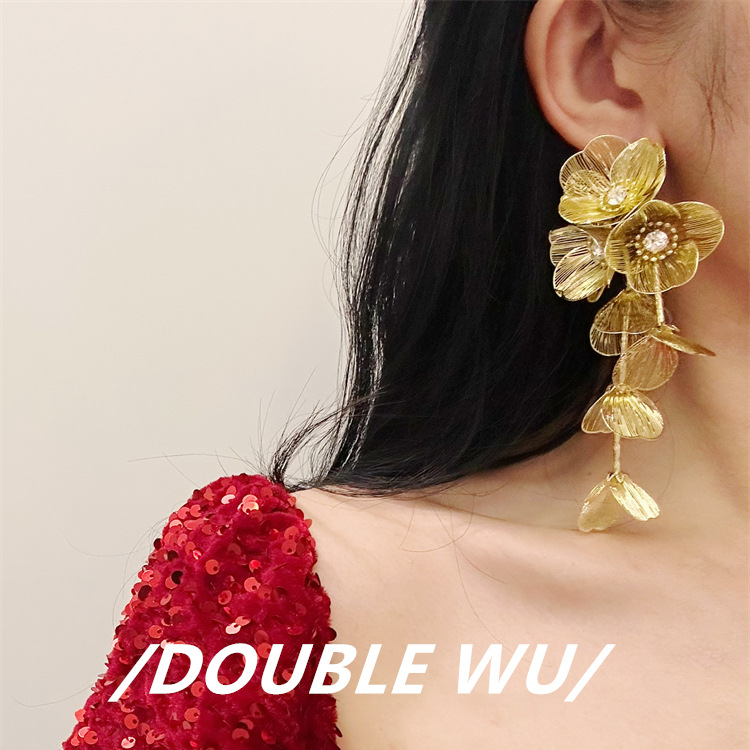 작은 긴 귀걸이 유럽과 미국의 과장된 귀걸이 여성의 고급 꽃 귀걸이 빈티지 신부 웨딩 원피스 액세서리