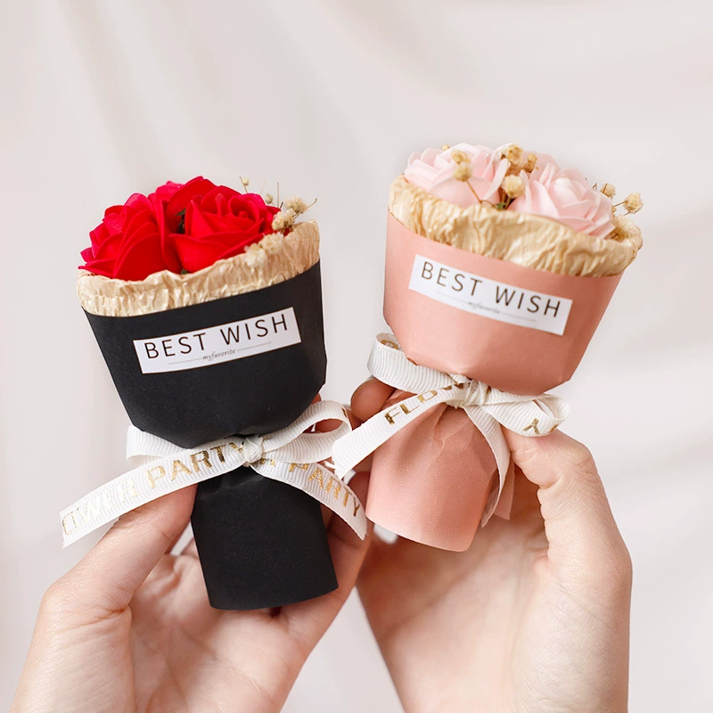 Знакомьтесь с мини-букетами роз, мыльными цветами, подарками ко Дню святого Валентина для парней и девушек, праздничными подарками, подарками на день рождения.